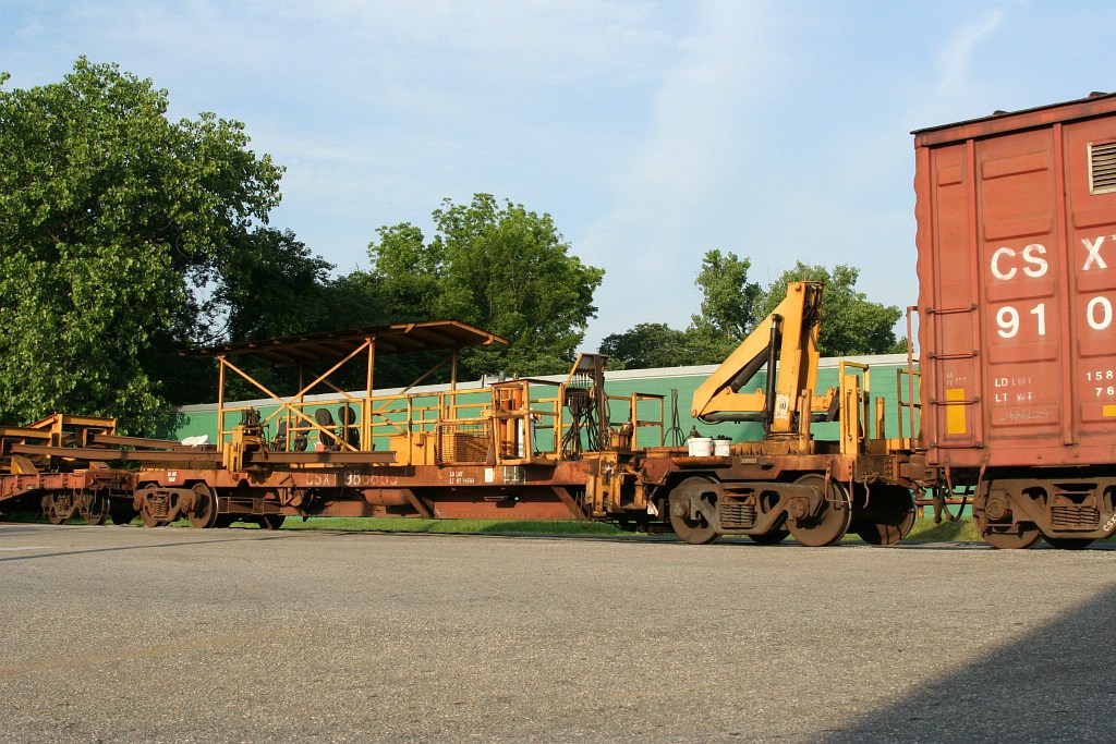 CSX 988883 on W014